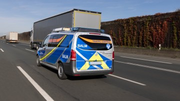 BALM-Fahrzeug überhult Lkw auf der Autobahn