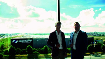 Die beiden Geschäftsführer Harald Seifert (links)  und Axel Frey (rechts) in ihrer Unternehmens zentrale in Ulm
