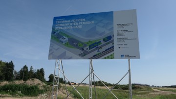 Im Hafen Straubing-Sand wird ein neuer Terminal für den Kombinierten Verkehr gebaut