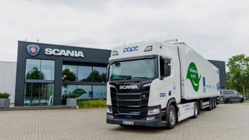 PAPE-Lkw vor Scania