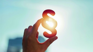 Paragraph gegen die Sonne gehalten