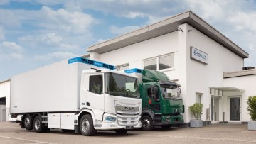 Zwei von sechs: ECOOLTEC hat technische Lösungen für die Anbindung der Kälteanlage an E-Lkw von sechs Marken entwickelt, Nummer sieben soll kurzfristig folgen.