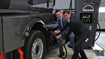 Leonhard Birnbaum, Vorstandsvorsitzender von E.ON, und Alexander Vlaskamp, Vorsitzender des Vorstands von MAN Truck & Bus 