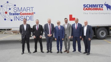  v. l. Dominik Henne (Director Procurement, Schmitz Cargobull AG, Ibrahim Sari (Product Marketing Manager, Schmitz Cargobull Türkei), Andreas Schmitz (CEO, Schmitz Cargobull AG), Kerem Tas (Managing Director, Schmitz Cargobull Türkei), Dr. Cafer Ince (Hea