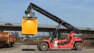 Kombinierter Verkehr, Reachstaker, Terminal Neumünster, Containerumschlag