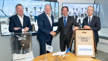 Peter Pasman, Managing Director bei Rhenus Air & Ocean Niederlande; Frank Roderkerk, CEO Rhenus Air & Ocean North-West Europe; Barry Koperberg, Gründer und Geschäftsführer Wings for Aid; Maarten van Ginkel, Vorsitzender Wings for Aid