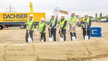 (v. l.): Thomas Burger (Head of Construction & Real Estate, Dachser), Markus Wenzl (General Manager European Logistics, Gruppe München, Dachser), Andreas Fritsch (Managing Director European Logistics Germany, Dachser), Nicolai Greiner (Vorstand, VIB Vermö