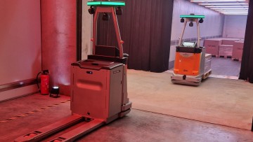 Still AXL 15 iGo Zusammenspiel am Dock