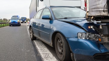 Auffahrunfall nach Spurwechsel: OLG Schleswig zur Schuldfrage