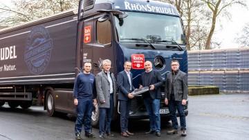 Elektro_Lkw_RhoenSprudel_Gruppe