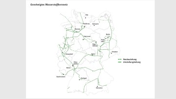 Karte des genehmigten Wasserstoffkernnetzes in Deutschland. Grüne durchgezogene Linien sind bestehende Pipelines, die umgerüstet werden sollen, gestrichelte Linien sind die neu zu bauenden Pipelines für den Wasserstofftransport