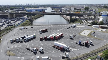 Hafen_Duisburg_Lkw-Parkplatz