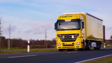 Nosta-Logistik_Lkw_Strasse
