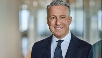 Guido Piñol, CEO von der neuen Logistikplattform Proxity, lächelt in die Kamera