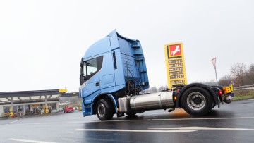 Westfalen, LNG-Tankstelle, Baunatal, Lkw