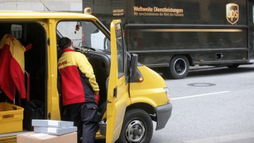 Zustellfahrzeuge, DHL, UPS