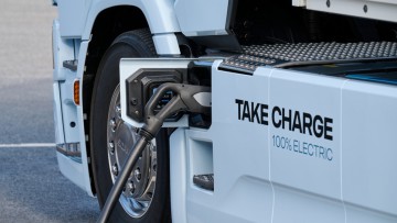 Scania Elektro-Lkw mit Slogan "Take Charge"