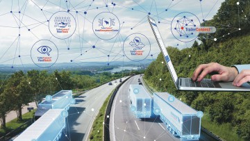 Key Visual Schmitz Cargobull Trailer Connect Portal mit Laptops, Lkws und Schnittstellen
