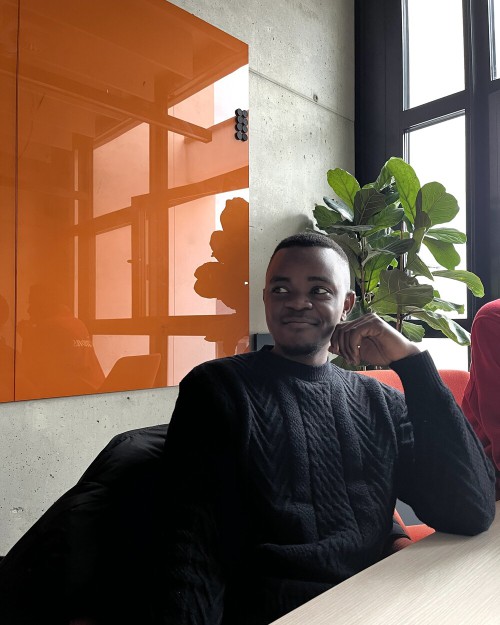 "Why Not Logistik"-Azubi Christian Maleka Lutonaolio bei Emons