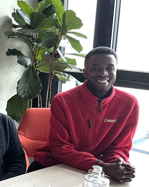 Live Bazodulua Nhayilu kam über "Why not Logistics" mit Emons nach Deutschland