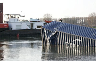 Stau auf dem Rhein