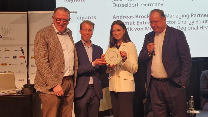 Übergabe Logix ESG-Label an Hines auf der Expo Real 2025