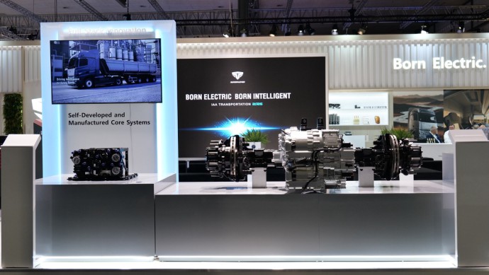 Die neue EverDrive E-Achse, der Hochvolt-Domänencontroller und das Thermomanagement sind das Herzstück der künftigen eTopas-Serie.