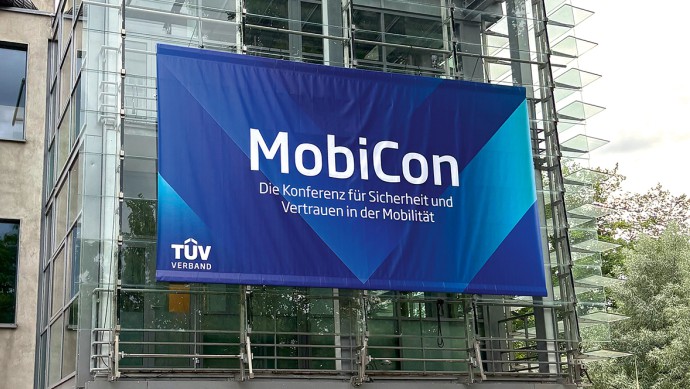 Plakat von TÜV SÜD zur Mobicom