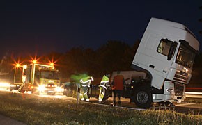 Kooperation: ADAC-Pannenhilfe für Tankpool24-Kunden Der ADAC-Truckservice beim Einsatz