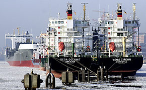 Containerschifffahrt: Mehr als 200 Frachter wurden zu Alteisen Auflieger-in-HH