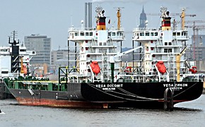 Containerschifffahrt: Charterraten rutschen in den Keller Auflieger