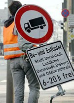 Dezernent wertet ein Jahr LKW-Fahrverbot als Erfolg Feinstaub Darmstadt