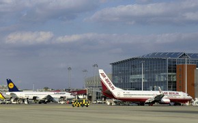 Flughafen Dresden, Terminal, Flugzeug