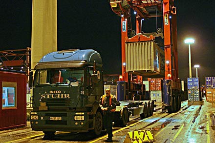 Hafen Hamburg: Ausweitung des Nachttransports LKW