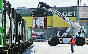 Containerumschlag im Seehafen Kiel gestartet  