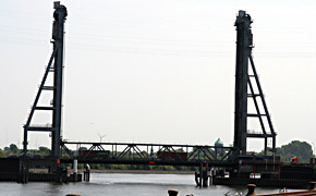 Hafen Hamburg: Totalausfall der Rethe-Hubbrücke Rethehubbruecke