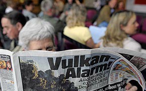 Vulkanausbruch, Reisende, Warten