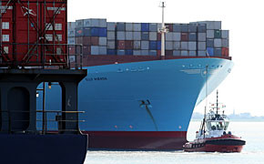 Schiff im Hamburger Hafen
