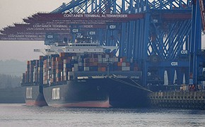 Containerschiff nebel 290