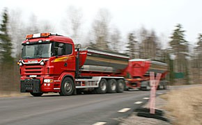 Scania R620 8x4*4HHA: Lange räumen und streuen