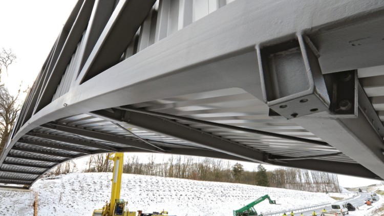 Über diese Brücke sollen sie gehen oder besser gesagt flattern Picture-Alliance/dpa/Felix Kästle
