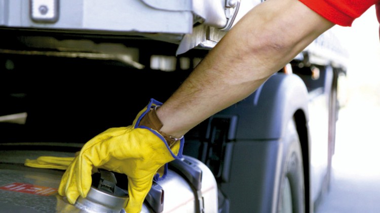Streit um Kraftstoff in LKW-Nachrüsttanks