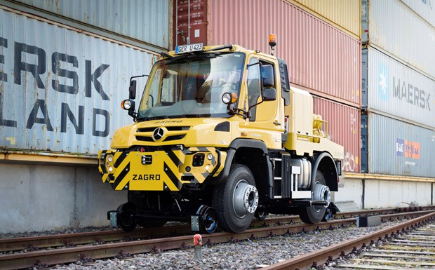 Mercedes präsentiert Unimog für Straße und Schiene