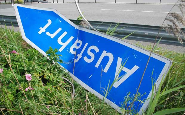 Autobahnschild Ausfahrt Unfall