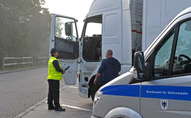 Wochenruhezeit in Lkw: Bußgeld bis 1500 Euro droht