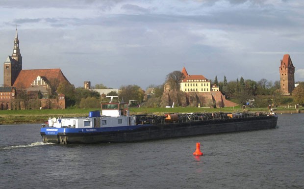 Elbe: Güterschiffe weichen wegen niedrigem Wasserstand aus