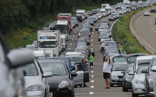 Lastwagen-Fahrverbot gilt bis Ende August 