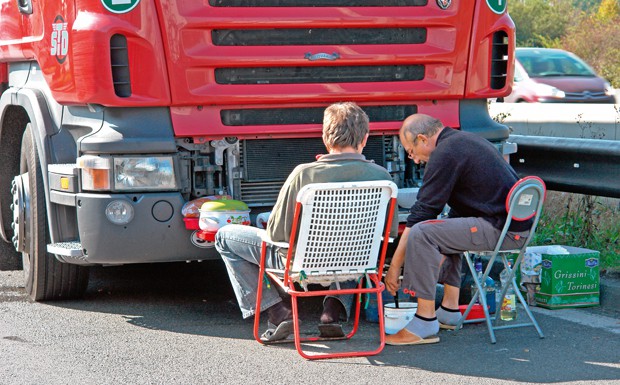 Bulgaren und Rumänen verbringen ihre Wochenruhezeit vorwiegend im LKW