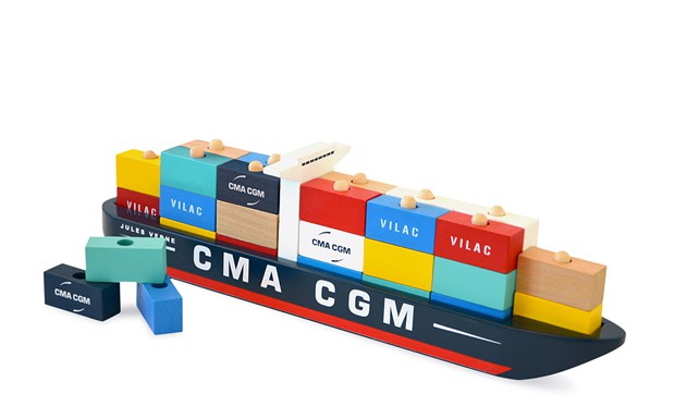 Holzcontainerschiff CMA CGM