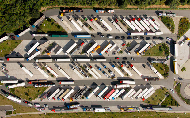 Bayern installiert Parkleitsystem für Lkw